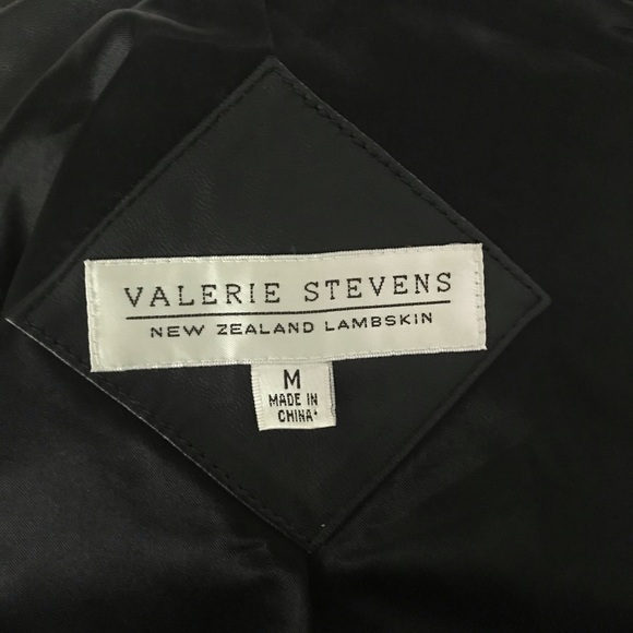 Long-Sleeved Leather Jacket - Picture 4 of 4